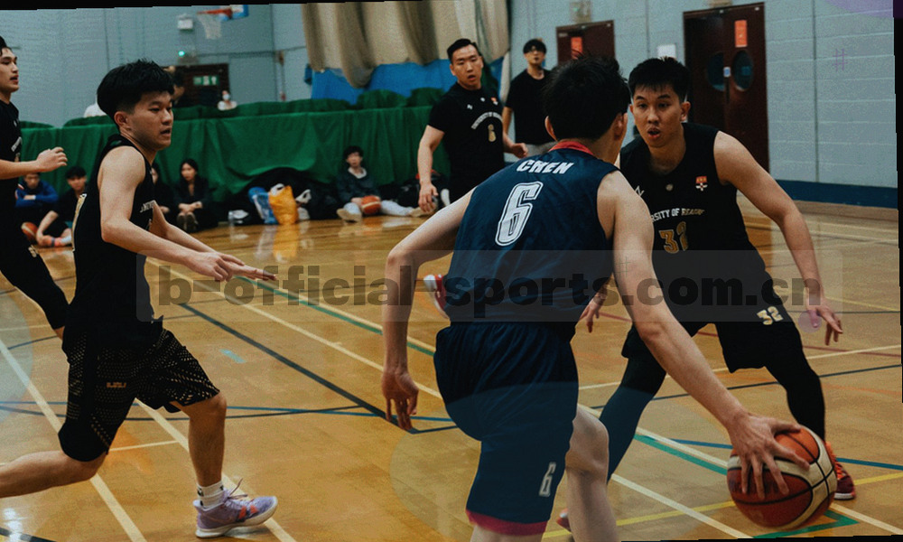 一条从左向右延伸的发光球场边线，线上有三个圆形节点代表操作步骤